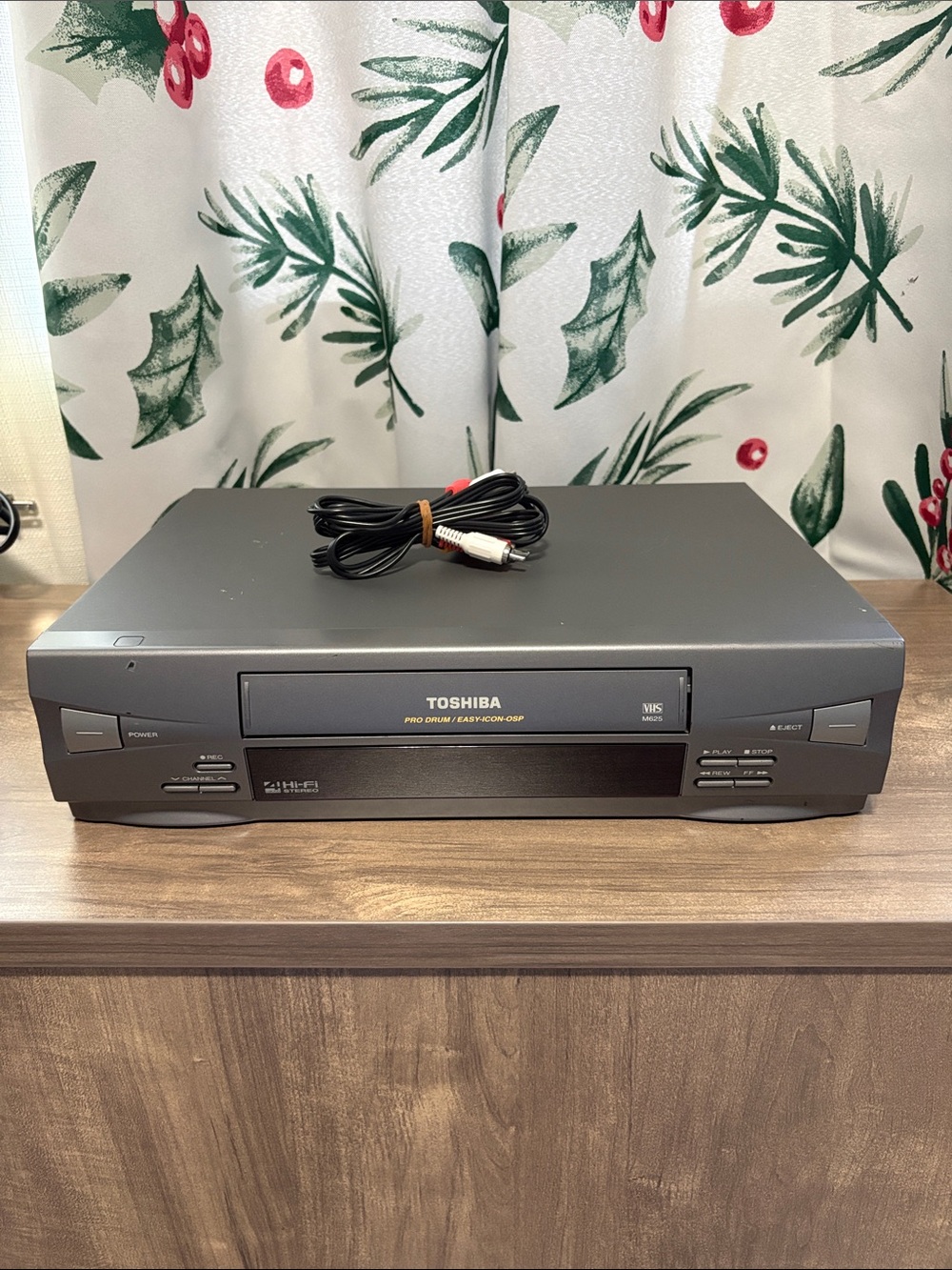 Toshiba M-625C VHS VCR Player